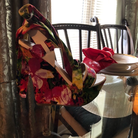 Shoes - Picture 3 of 7